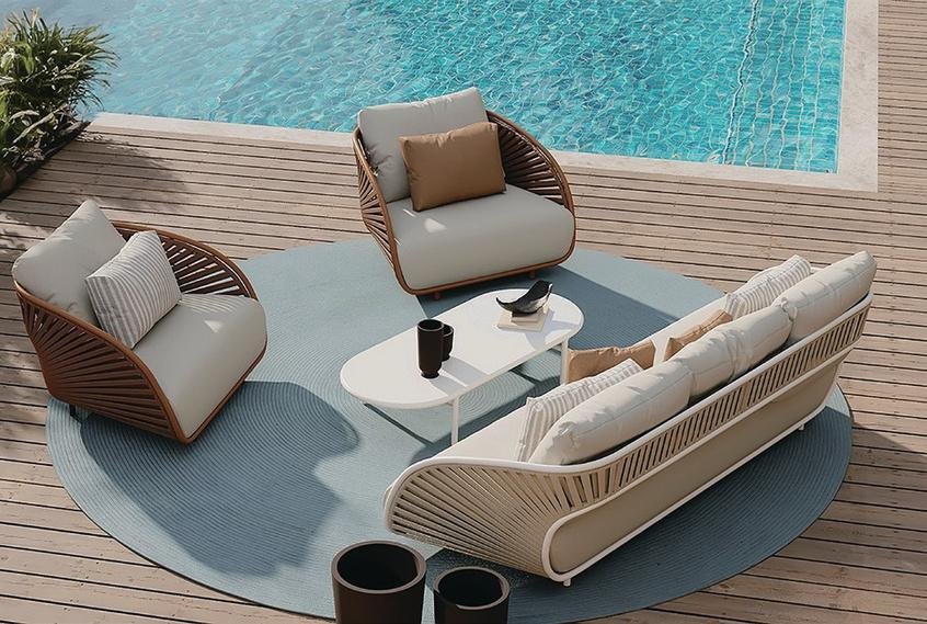 Espreguiçadeiras premium da D.LUXO para área de piscina